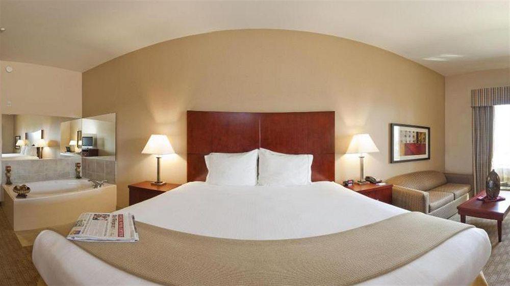 Red Lion Inn & Suites Mineral Wells Экстерьер фото