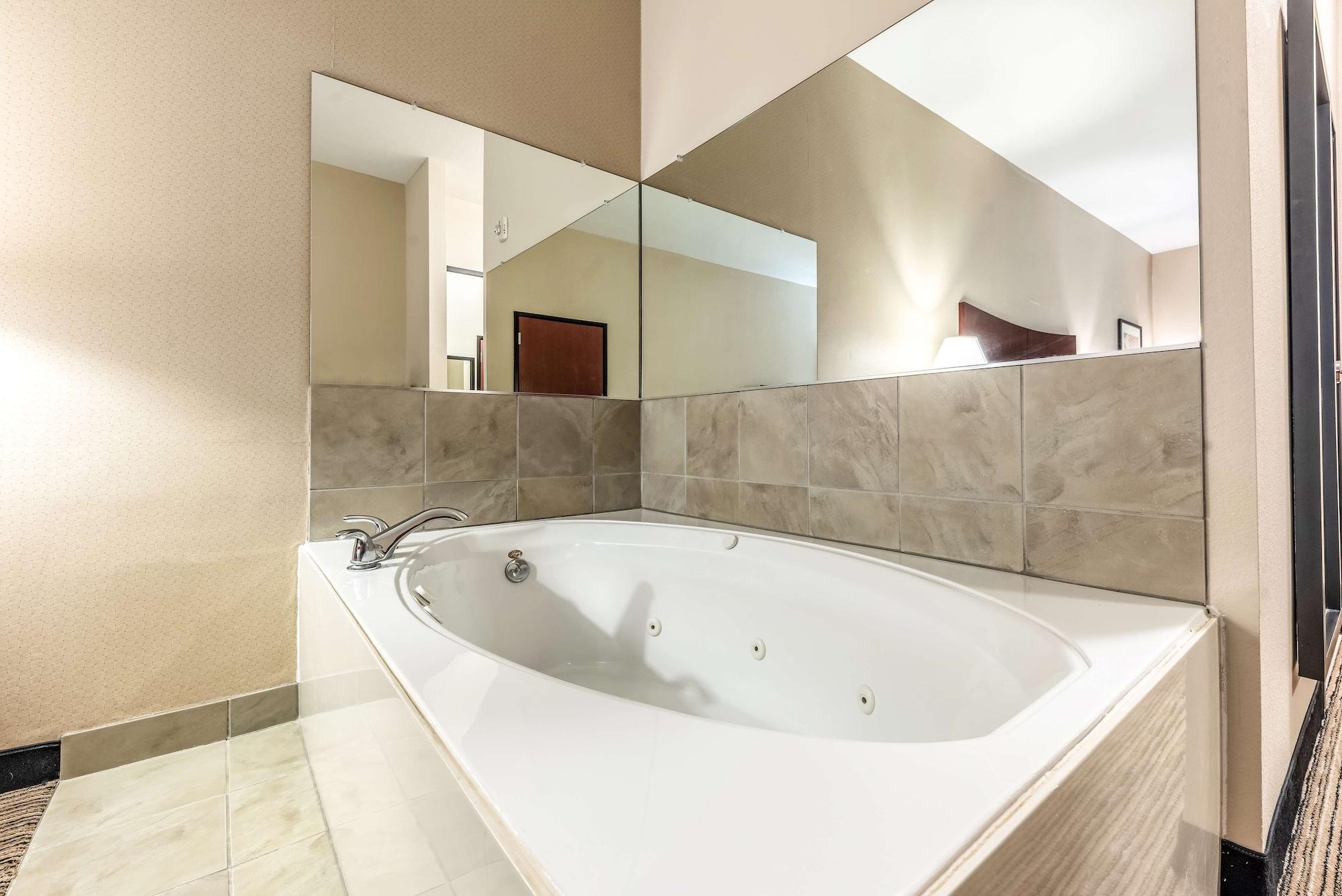 Red Lion Inn & Suites Mineral Wells Экстерьер фото