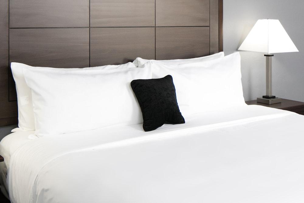 Red Lion Inn & Suites Mineral Wells Экстерьер фото