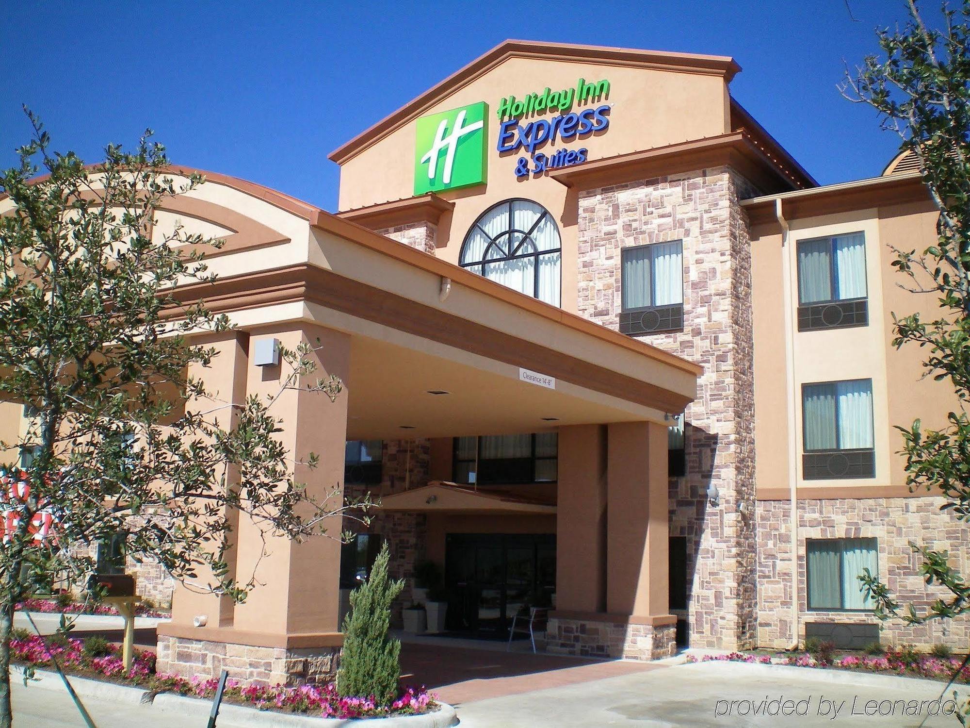 Red Lion Inn & Suites Mineral Wells Экстерьер фото