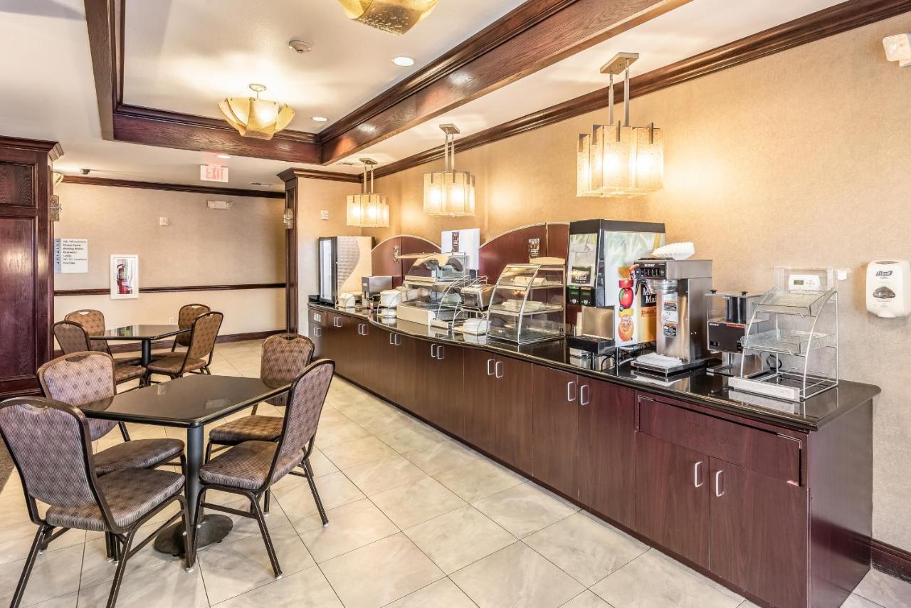 Red Lion Inn & Suites Mineral Wells Экстерьер фото