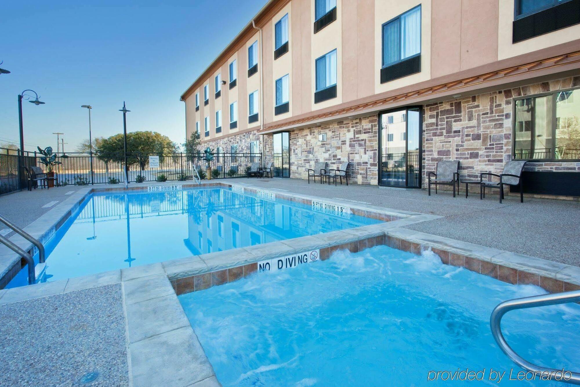 Red Lion Inn & Suites Mineral Wells Экстерьер фото